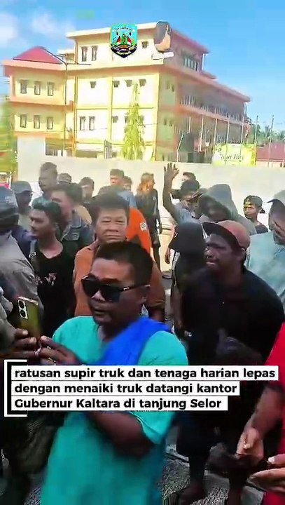 Datangi Kantor Gubernur Ratusan Sopir Truk Bersuara
