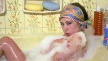Talihli Amele Türk Filmi _ Ameleler, Reklam Çekiminde Kadını Dikizliyorlar