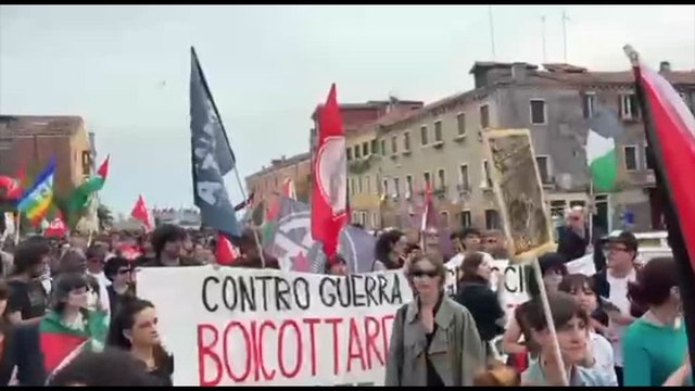 A Venezia la protesta contro la presenza di Israele alla Biennale