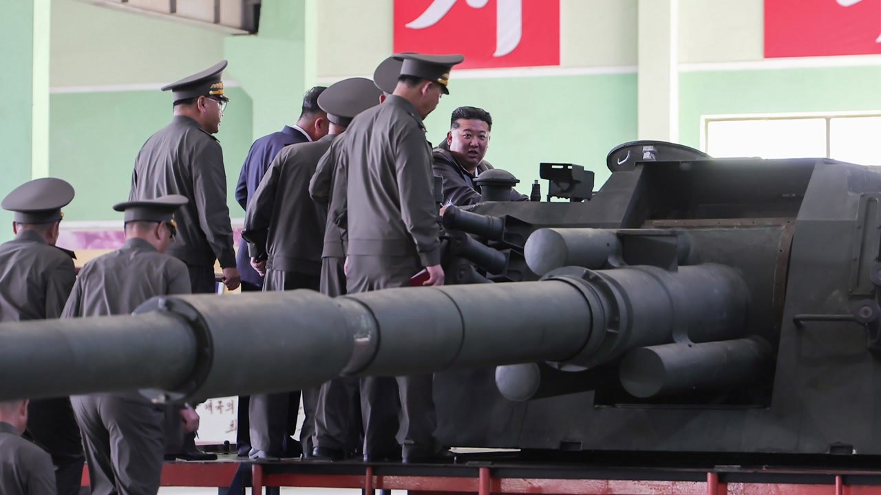 북 "신형 155mm 곡사포 연대 남부국경 배치" / YTN