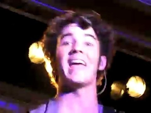 Australia Jonas Brothers premier concert Paris Nick batterie