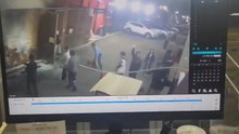 야구장 화재 연기에 경기 보던 소방관들이 신속 진압 / YTN
