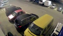 Las cámaras les captan robando en coches aparcados en talleres