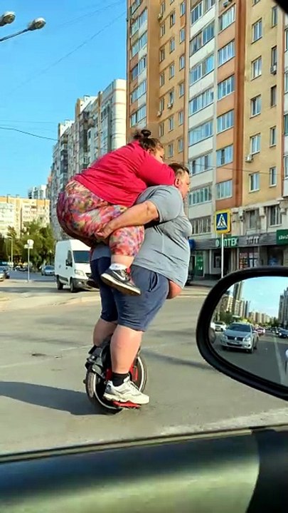 One wheel couple ride 😭