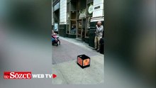 Sokak sanatçısının topladığı parayı çalıp kaçtı