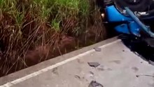 Caminhão tomba na rodovia entre Muriaé e Miraí