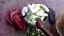 Women allegedly caught painting cucumbers green at railway station 😳🥒