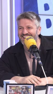 El pasillo de Malú desata las risas de Aimar Bretos y Carolina Iglesias