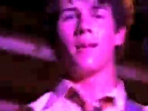 S.O.S. Jonas Brothers à la Tour Eiffel.