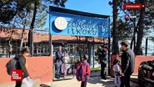Zonguldak'ta öğrencilerle teneffüste ip atlayan polis gönülleri fethetti