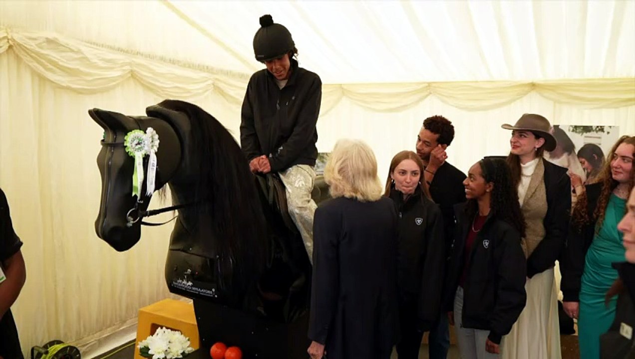 Queen operates mechanical horse