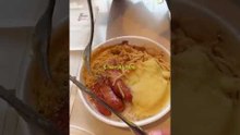 Atenção! Neymar comendo uma marmitex passando no seu feed