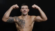 Joel Álvarez cumple con la báscula en UFC 328