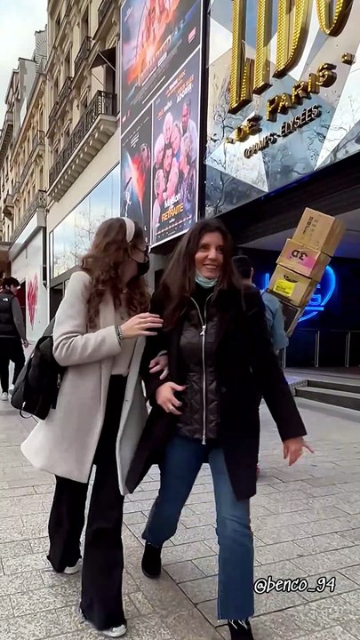 Failling box prank 🤣