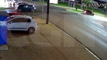Câmera flagra acidente que deixou motociclista ferido