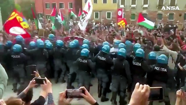 Venezia, tensioni al corteo contro la presenza di Israele alla Biennale