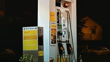 ¿Por qué la gasolina en EU es más barata que en México?