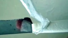 La plastica del manico di sfalta, i dubbi sulla resistenza del materiale di un cittadino andriese