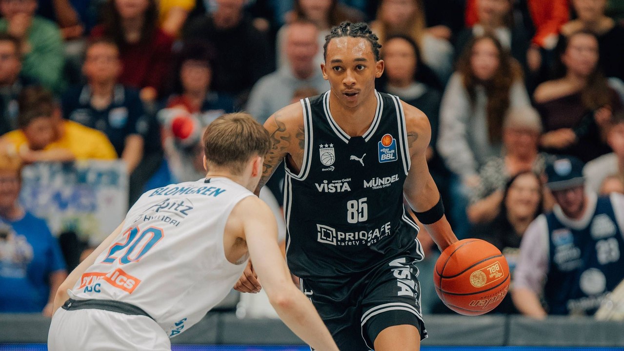 Buzzer-Beater vom Logo: Bamberg schießt sich auf Platz drei