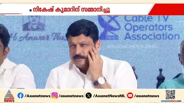 മാധ്യമരം​ഗത്തെ സമ​ഗ്ര സംഭാവനയ്ക്കുള്ള എൻ.എച്ച്.അൻവർ പുരസ്കാരം എം.വി.നികേഷ്കുമാറിന് സമ്മാനിച്ചു