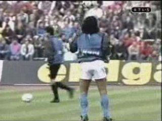 Diego Armando Maradona à l'echauffement