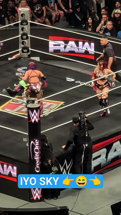 Rhea Ripley & Iyo Sky vs Kabuki Warriors | WWE Raw - 04/20/26