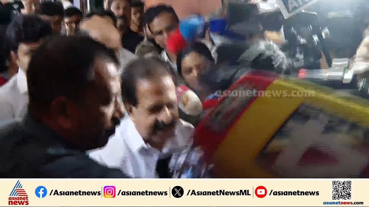 ചർച്ചകൾക്ക് രമേശ് ചെന്നിത്തല കേരള ഹൗസിൽ നിന്നും പുറത്തേക്ക് ഇറങ്ങി