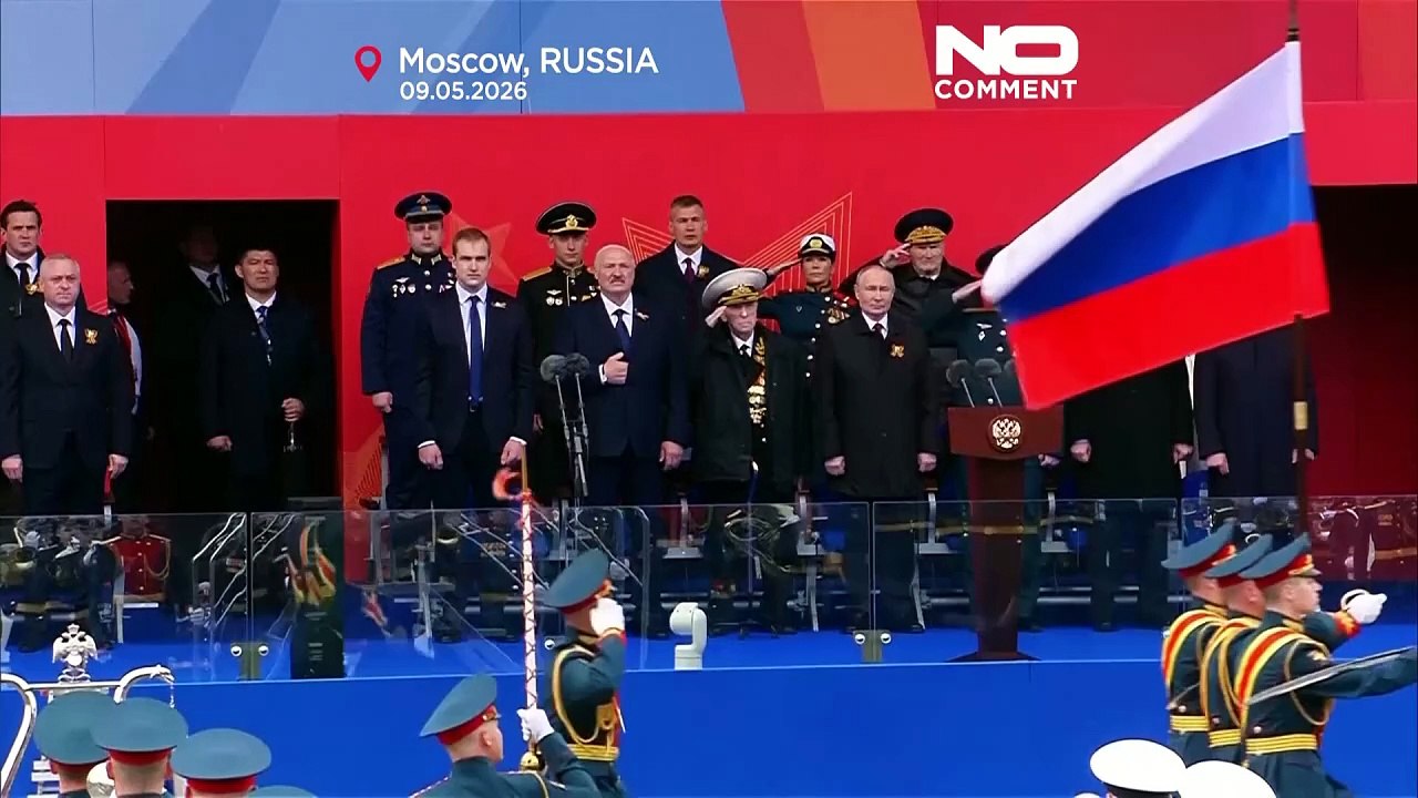 Смотрите: Путин принимает парад в честь Дня Поб...