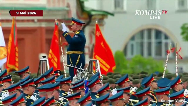 Ekspresi Presiden Putin Saksikan Aerobatik Jet Tempur di 81 Tahun Hari Kemenangan Rusia