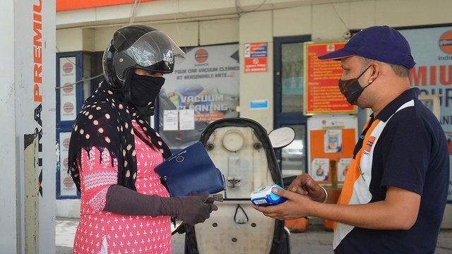 कच्चे तेल में भारी उछाल के बीच भारत में बढ़ सकते हैं पेट्रोल-डीजल के दाम!