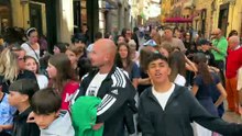Pisa, apre New Martina: la folla e le prime cover sui cellulari dei fan