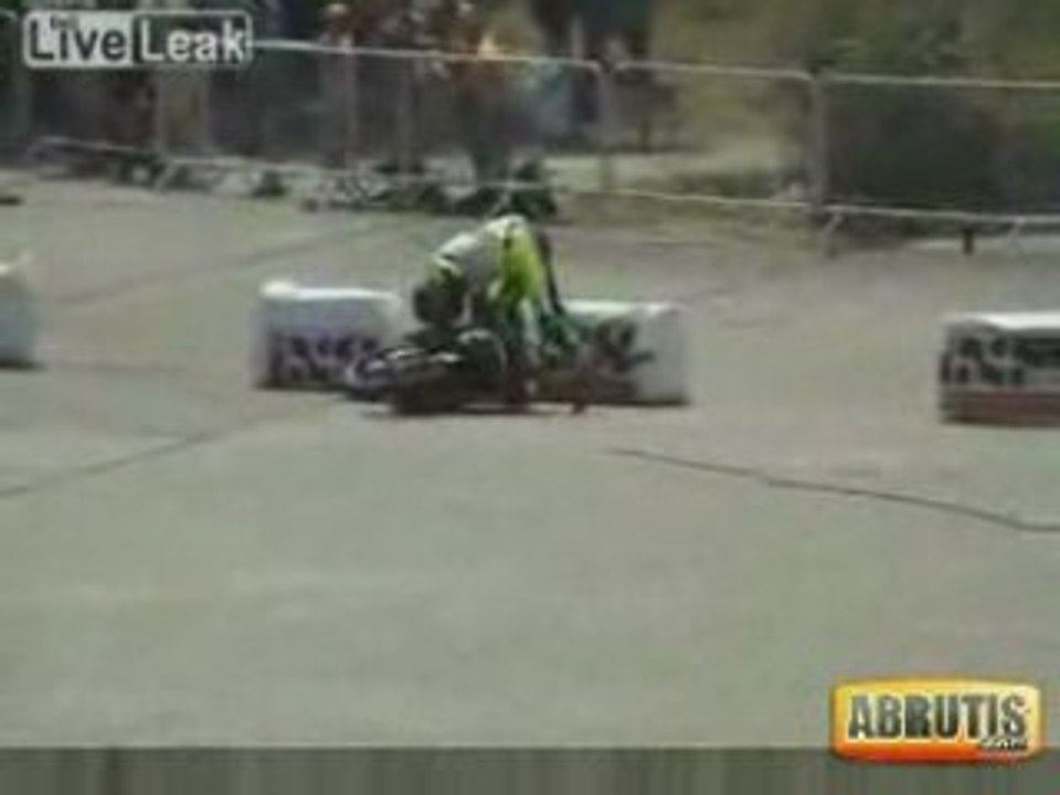 Abrutis video  Accélérateur coincé humour