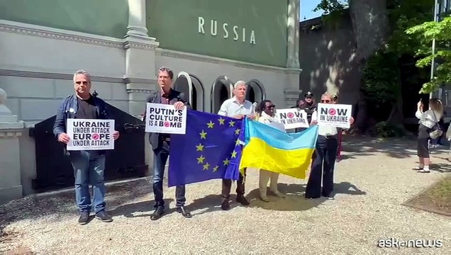 Allarme bomba a Biennale: è il flash mob +Europa a Padiglione russo