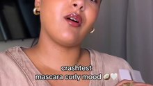 spoiler alert : il est tellement facile a demaquiller j’my attendais pas le 1er mascara «fibers» il  gonfle et épaissitet le 2eme mascara «length» il allonge et définit@curlymood produits offert*