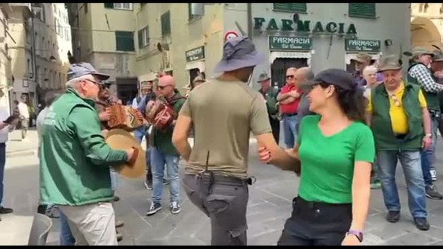 Le Penne nere invadono Genova per l'Adunata Nazionale degli Alpini