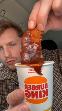 Nouveautés Burger King 😍✨ Trois sauces Dips XXL qui sauront à coup sûr vous séduire 😱 : une sauce Cheddar XXL, une sauce curry pimentée XXL, mais aussi une sauce barbecue XXL, c’est dire ! Burger King voit les choses en très grand ✨😱 Dispo en Allemagne 🇩🇪