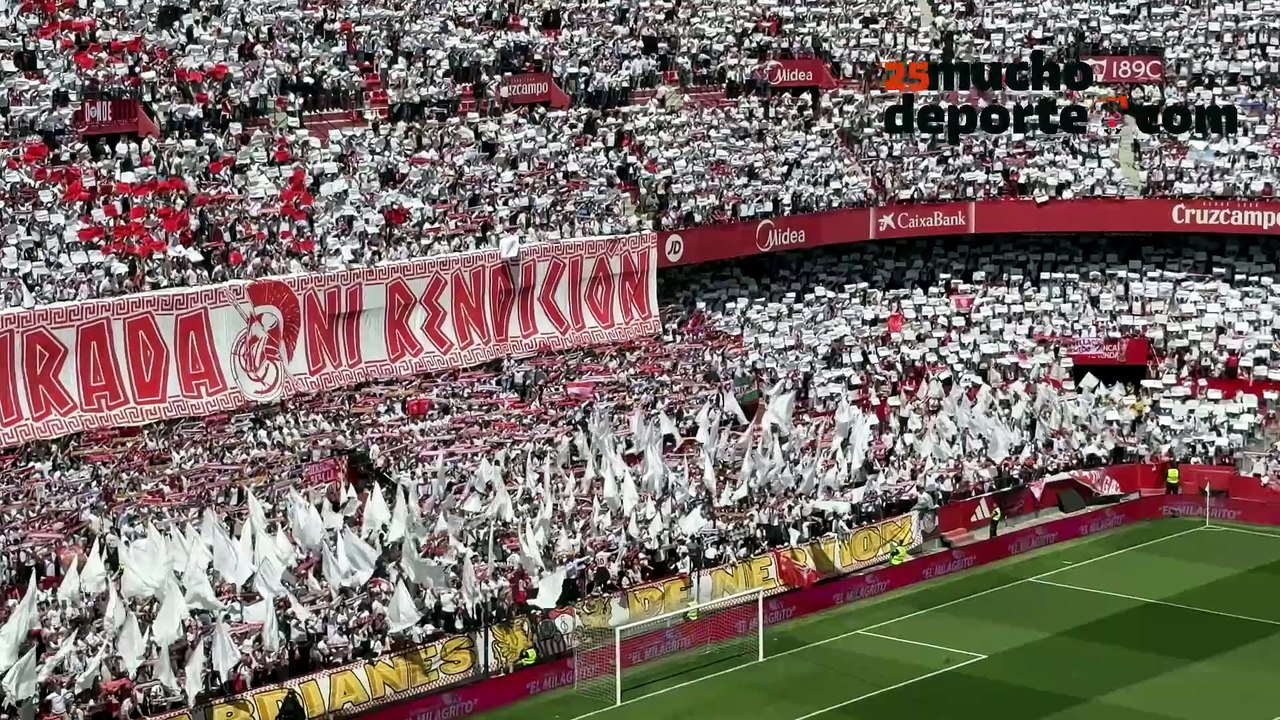 'Ni retirada ni rendición', así sonó el himno en un Sánchez-Pizjuán engalanado de blanco
