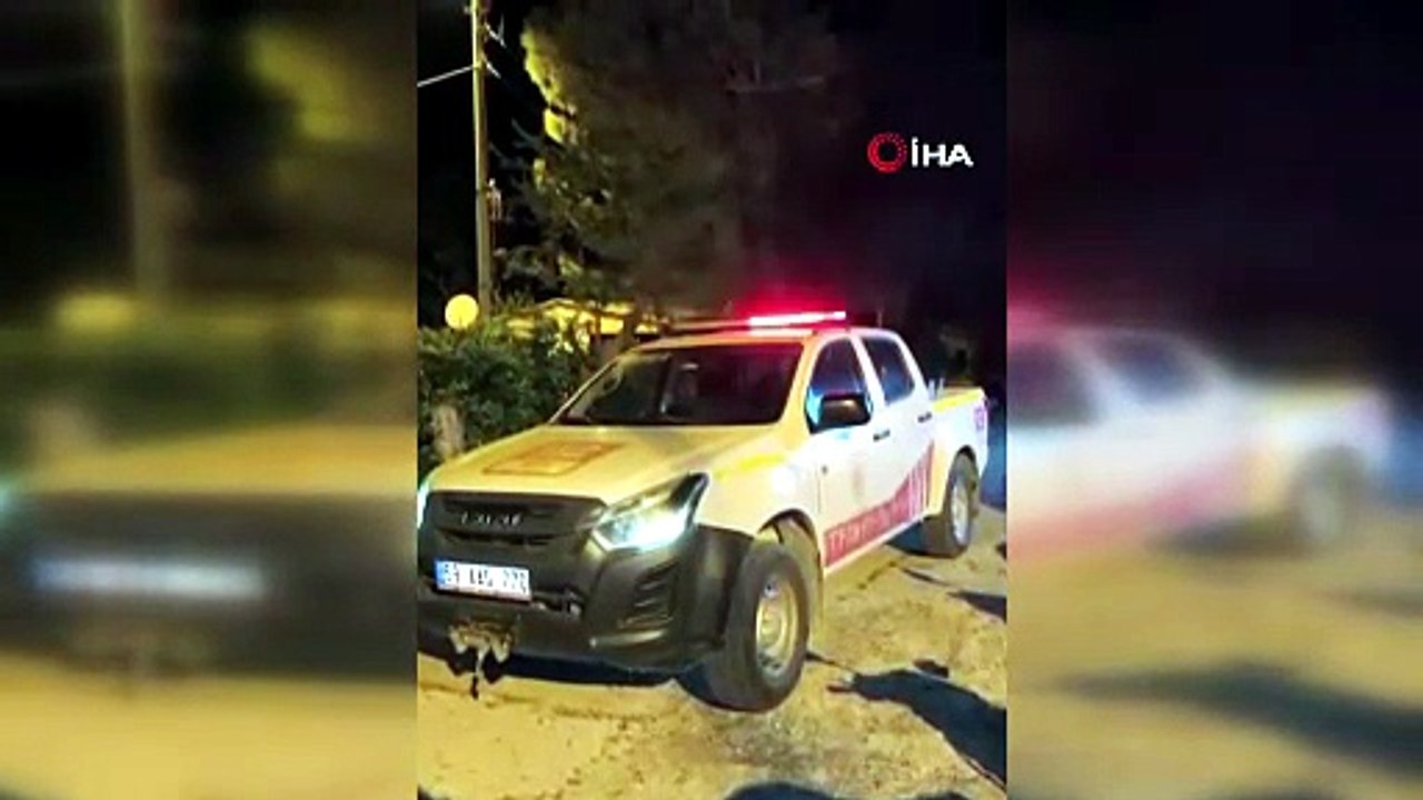 Duvara Sıkışan Kediyi İtfaiye Kurtardı!