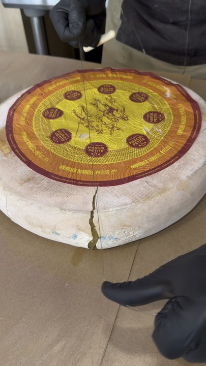 Pourquoi le Morbier n’a pas le goût d’une raclette classique ? 🧀🔥