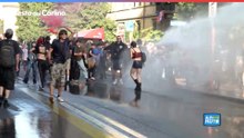 Il video della manifestazione a Bologna: tensioni e idranti in azione