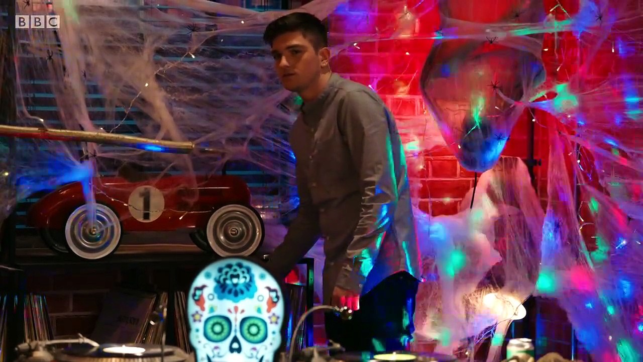 BBC Flatmates S2E6 - "Gorilla Warfare"