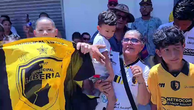 Aficionados de Liberia despiden al equipo previo a semifinales
