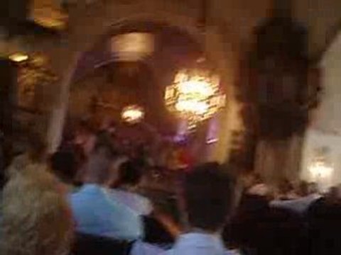 Alla studenter sjunger den blomstertid nu kommer