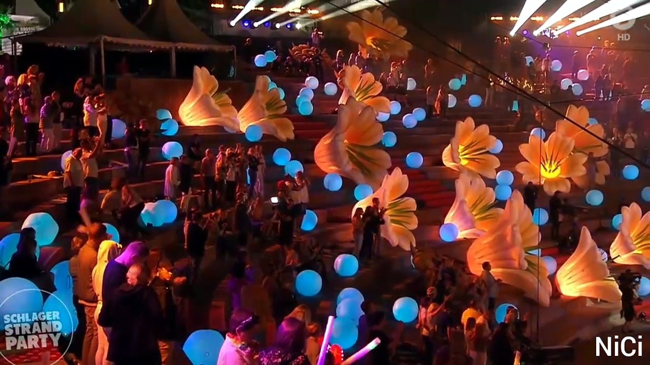 Andrea Berg - Steh auf & Hit - Medley (Die große Schlagerstrandparty 2021)