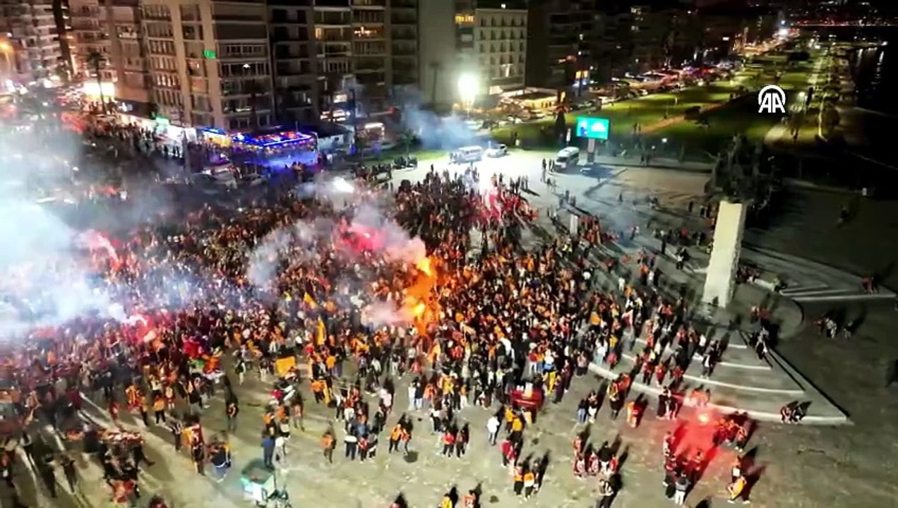 İzmir'de Cimbom'un şampiyonluğu kutlanıyor: Taraftar Gündoğdu'ya aktı