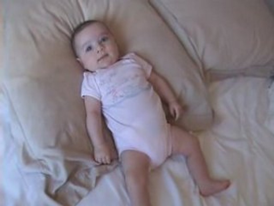 Lucile - premiers gazouillis