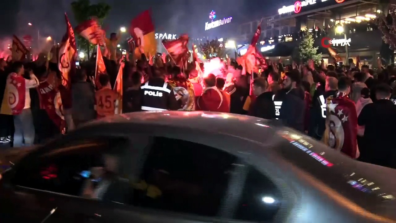Galatasaray’ın şampiyonluğu Konya sokaklarında coşkuyla kutlandı