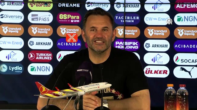 Okan Buruk'un basın toplantısına baskın