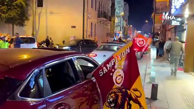 Şampiyonluğu garantileyen sarı-kırmızılılar Çanakkale sokaklarında şampiyonluk coşkusu yaşadı | Ajansspor | IHA