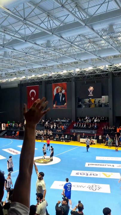Ooo şşş 1 2 3 -Beşiktaş v Nilüfer Belediyespor - 50. Yıl Federasyon Kupası Final